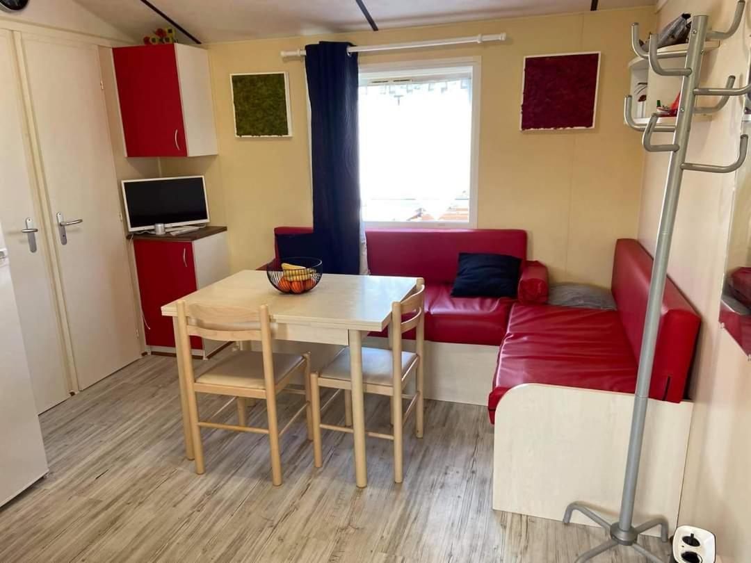 Camping Le Clos Du Thym Argelès-sur-Mer Exteriör bild
